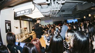 袁惟仁出殯3天！無緣女婿現身信義區嗨翻