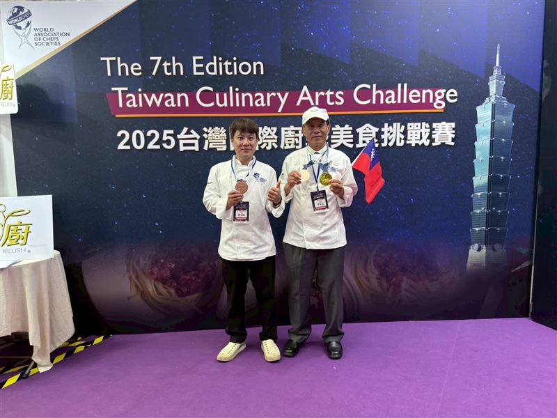 在李奕立的鼓勵和支持下,劉忠翰苦練半年奪下壽司職人銅牌。(圖/劉忠翰提供)