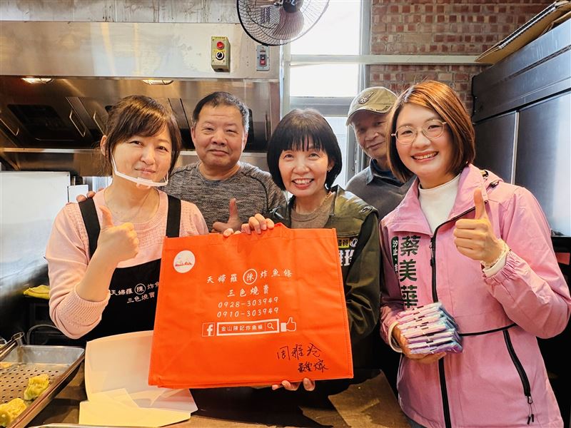 金山中繼市場開幕滿一週　周雅玲、蔡美華再訪攤商