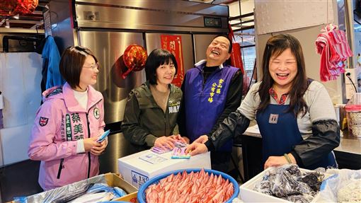 金山中繼市場開幕一週　蔡美華再訪攤商