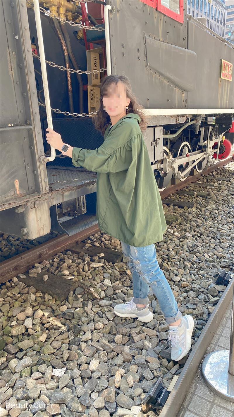 42歲紀女個性活潑、外型亮麗，卻因遇人不淑，遭交往多年的男友割喉殺害。（圖／翻攝自臉書）