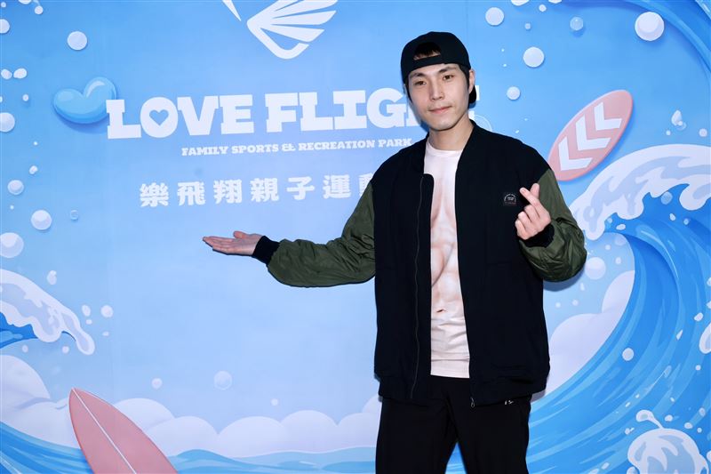 唐振剛出席吳東諺與老婆白家綺創立的室內親子運動樂園開幕活動。（圖／民視提供）