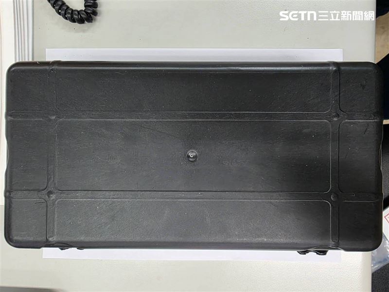 黃男在中南社宅被余家父子3人圍毆滿臉血。(圖/翻攝畫面)