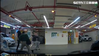獨／開車遇送貨員硬切　他被父子圍毆打頭