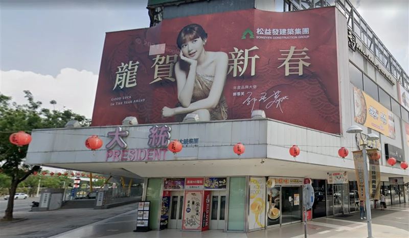 高雄大統百貨五福店上個月熄燈，3月起拆除。（圖／翻攝自Google Maps）