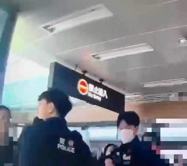 員警接獲報案到場處理糾紛。（圖／翻攝畫面）