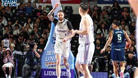 新竹攻城獅洋將德魯（Drew Pember）轟進全場最高28分14籃板。（圖／TPBL提供） 