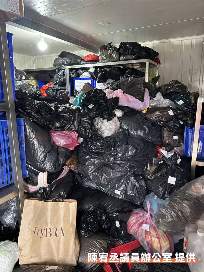 陳宥丞痛批，「毛小孩最後一程」變成「堆疊大體」的悲劇！如果這是你家的寶貝，忍心看牠身後被這樣擱置、堆疊在冰庫？（圖／翻攝自陳宥丞臉書）