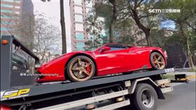 法拉利違停「超跑巷」　警一查車牌發現車主無照