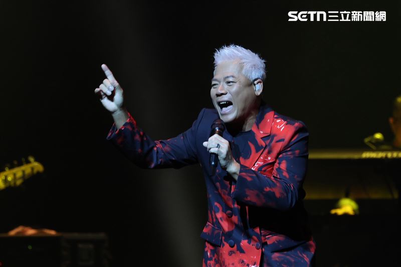 巫啟賢在北流開唱。（圖／記者鄭孟晃攝影）