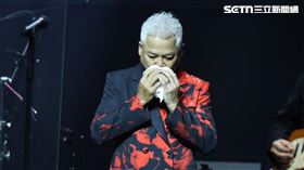 巫啟賢在北流開唱。（圖／記者鄭孟晃攝影）