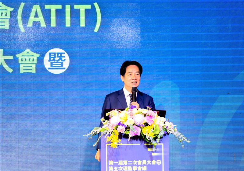 賴總統強調政府責無旁貸支持中小企業，現場揭示「AI新十大建設」願景，將傳統的泛金屬機電產業推向智慧製造的新高度，擦亮台灣品牌。（圖／ATIT台灣轉型創新協會提供）