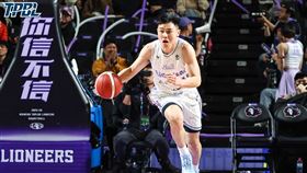 新竹攻城獅選秀狀元劉丞勳找回狀態，三分球5投4中、繳出12分的好表現，擺脫前陣子的迷航低潮。（圖／TPBL提供） 