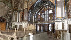 伊朗已通知聯合國教科文組織，美國和以色列的空襲破壞了兩處歷史遺跡：德黑蘭大巴扎和戈勒斯坦宮，後者是伊朗首都的一座建築群，被稱為「波斯的凡爾賽宮」。（圖／翻攝自X平台 @washingtonpost）