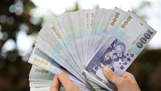 有位女性網友在網路論壇po文，提到自己目前年薪120萬元，加上手邊的存款及股票約260萬，好奇詢問這樣能裸辭嗎？（示意圖，本刊資料照）