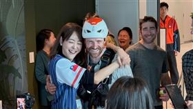 賈永婕表示，她想請大家想一個問題：那些繩索，是怎麼來的？ (圖/翻攝自賈永婕臉書)
