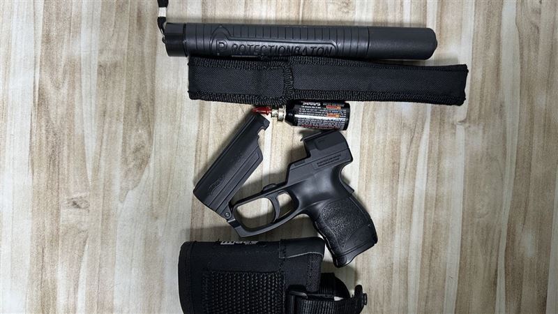 女惡煞行車糾紛亮槍 淡水快打警逮人