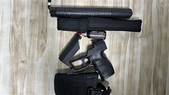 女惡煞行車糾紛亮槍　淡水快打警逮人