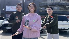 汐金萬選區候選人蔡美華前往金龍市場掃街。（圖／蔡美華提供） 