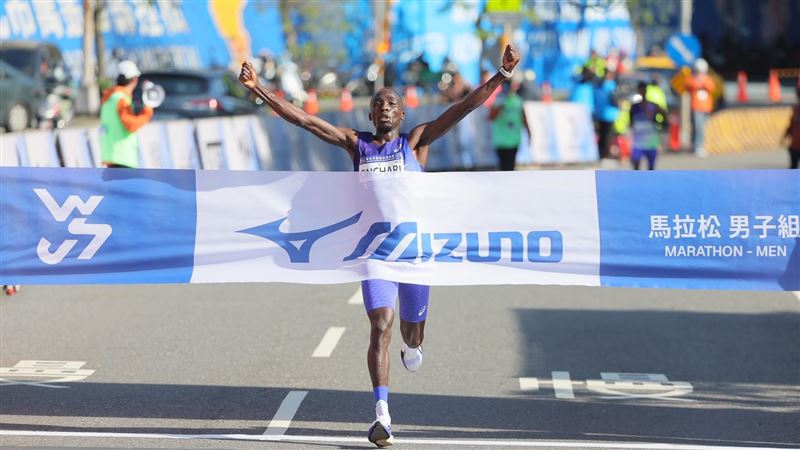 萬金石馬拉松開跑 肯亞好手男女組奪雙冠