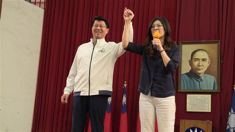 鄭麗文批綠執政台南30年：給謝龍介機會