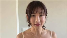 愛莉莎莎在介紹內衣團購。（圖／翻攝自IG）