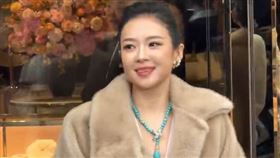 有網友指出，章子怡臉頰變得較為圓潤是因為拍戲增胖。（圖／翻攝自微博）