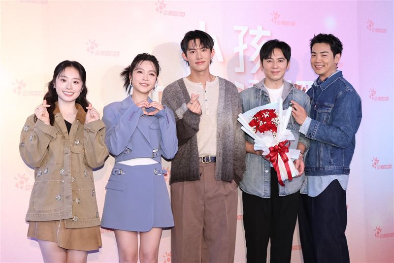 禾浩辰（右起）、李國毅、余杰恩、玨君、許莉廷。（圖／記者鄭孟晃攝影）