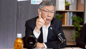 柯文哲受訪談到父親時哽咽。（圖／CNEWS匯流新聞網提供） 