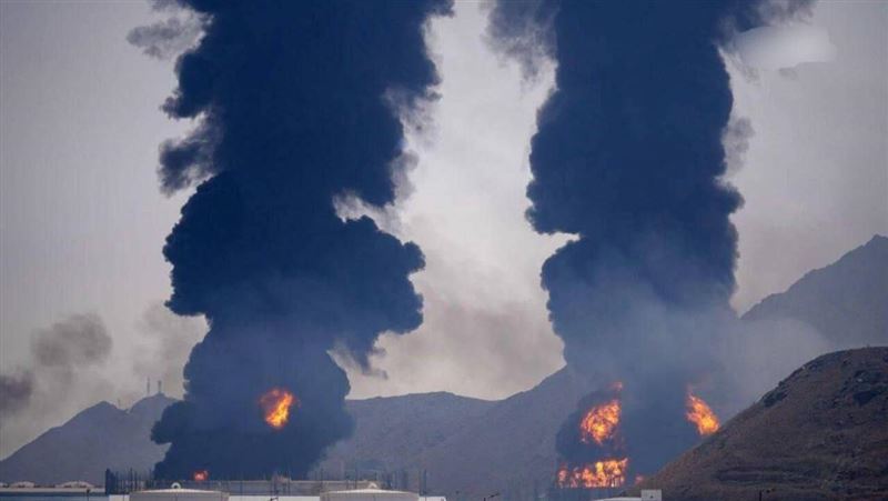 影/阿聯石油設施遇襲!兩道黑煙直竄天際