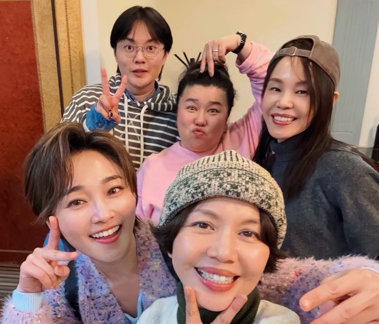 許富凱日前與彭佳慧等好友聚會。（圖／翻攝自張文綺臉書）