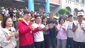 白沙屯媽祖與旗山媽祖聯合遶境苗栗縣通霄鎮白沙屯拱天宮媽祖15日與高雄旗山天后宮媽祖聯袂遶境旗山街區，高雄市副市長李懷仁（前右4）、民進黨立委邱議瑩（前左4）、賴瑞隆（左2）與國民黨立委柯志恩（前右3）等人參與。（高雄市政府提供）中央社記者蔡孟妤傳真　115年3月15日