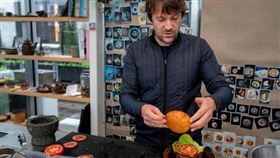 五度登上「世界50最佳餐廳」榜首的Noma餐廳主廚雷澤畢，因虐待員工醜聞請辭。（法新社）