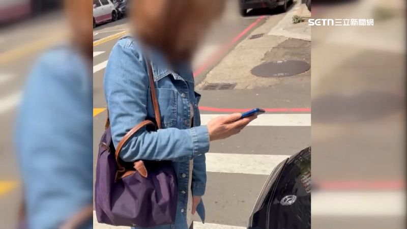 女行人阻擋駕駛繼續前行