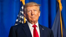 美國總統川普對格陵蘭心心念念。他在第一任期的2019年，就喊出要把島買下，還以「房地產交易」來形容，毫不掩飾自己的地產商本色。（圖／翻攝自X平台 @GlobalUpdates24）