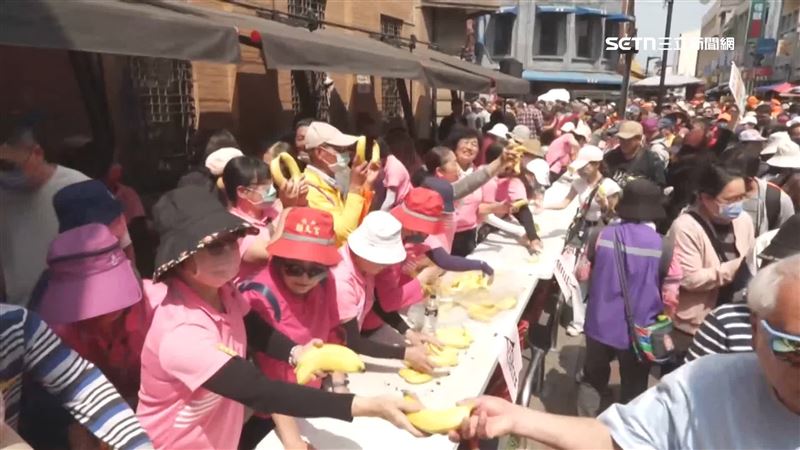 旗山盛產香蕉無限提供讓信眾吃免驚 