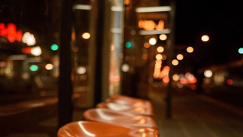 一名50歲英國男子在公車站遭誤殺身亡。（示意圖／翻攝自pixabay）