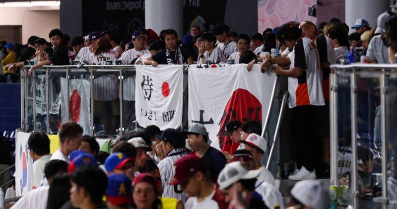 日本在經典賽八強賽以5比8不敵委內瑞拉，有網友笑稱Netflix是最大輸家。（圖／達志／美聯社）