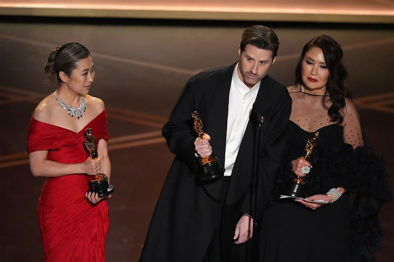 《Kpop獵魔女團》擊敗《動物方城市2》，抱回奧斯卡最佳動畫獎。（圖／美聯社／達志影像）