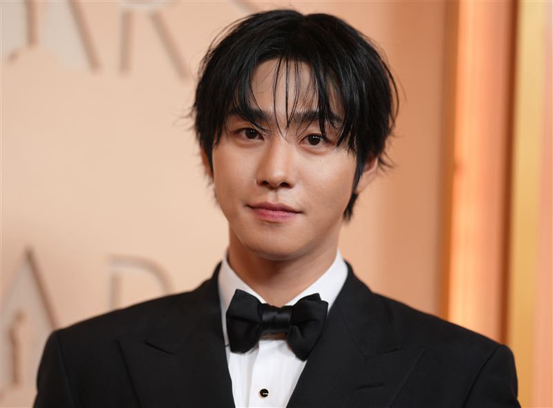 安孝燮在《Kpop獵魔女團》片中為角色「Jinu」配音，是男團Saja Boys的隊長。（圖／美聯社／達志影像）