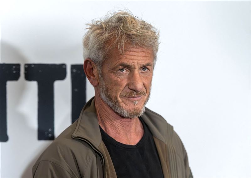 西恩潘（Sean Penn）憑藉電影《一戰再戰》拿下最佳男配角，成功抱回生涯第3座奧斯卡獎座卻缺席典禮。（圖／美聯社／達志影像）