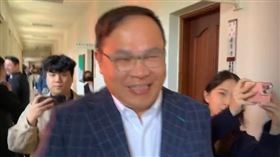 對於傳出黃世杰獲徵詢有望戰桃園市長，王義川呵呵笑說，都很好（圖／翻攝畫面）