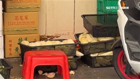 獨家／自助餐名店騎樓切菜食材擺地上　民眾憂不衛生