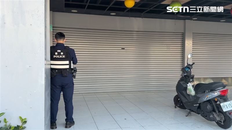 黃男倒臥西門路四段騎樓，警消獲報趕到將人送醫，但仍宣告不治。（圖／翻攝畫面）