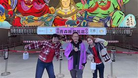 （文總幹部像阿白愛醬介紹睡魔師打造的燈藝作品／寶島神很大提供） 