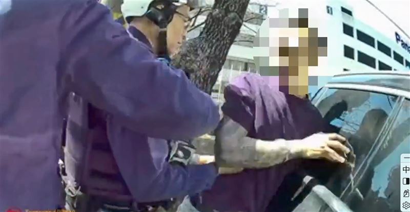 肇事的李男被警方逮捕。（圖／翻攝畫面）