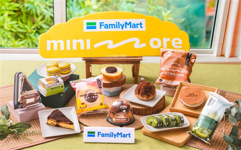 全家minimore甜點混搭玩轉經典，抹茶QQ蛋糕捲、酒香提拉米蘇泡芙、一顆布丁捲蛋糕創意登場。（圖／品牌業者提供）