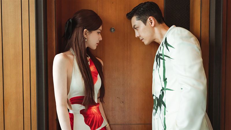 陳偉霆談及與趙露思在《許我耀眼》很像「史密斯夫婦」。（圖／中天娛樂台提供）