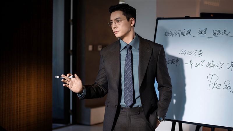 陳偉霆首次挑戰「霸道總裁」的角色。（圖／中天娛樂台提供）