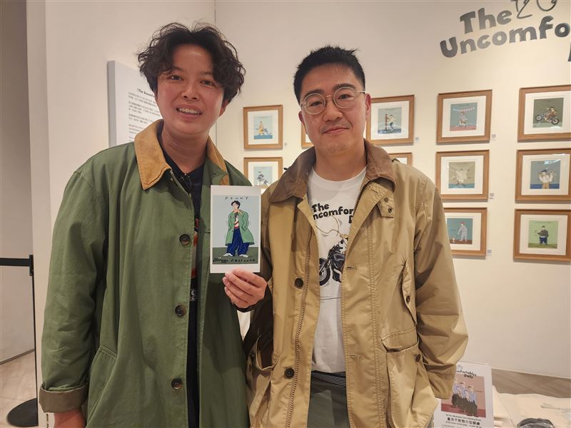 香港插畫家愛上台灣!「畫你不對勁的似顏畫」藝術展接地氣把國民零食「乖乖」畫入作品,網友驚呼太有梗。(圖/記者鍾志鵬攝影)